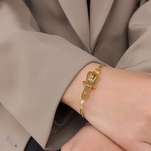 Fashionable gold belt buckle charm bracelet for women in polished titanium steel