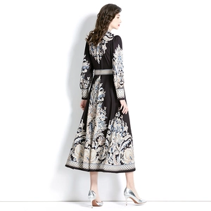 Robe longue imprimée vintage avec manches lanternes et ceinture ajustée en coupe trapèze