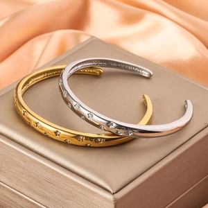 Star-engraved stainless steel open bracelet with zircons in gold and silver finish