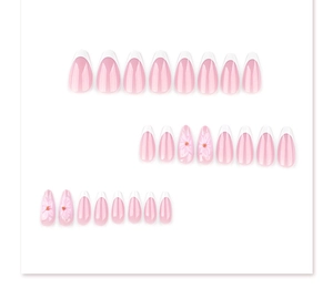 Vue détaillée des 24 faux ongles French roses avec fleurs 3D et perles dorées