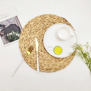 Round Woven Placemats Natural Water Hyacinth Handwoven Straw Coasters Heat Resistant Heat Insulation Table Decor Rustic
