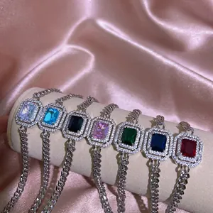 Luxuriöse 18k vergoldete Armbänder mit rechteckigen bunten Edelsteinen und Mikro-Pave-Kristallen