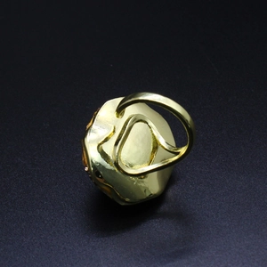 Anello in ametista naturale dorato vintage con un design di lusso minimalista chic