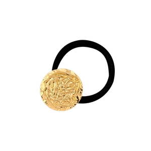 Minimalistisches goldenes Haargummi mit Hammerschlag-Textur und schwarzem Gummiband