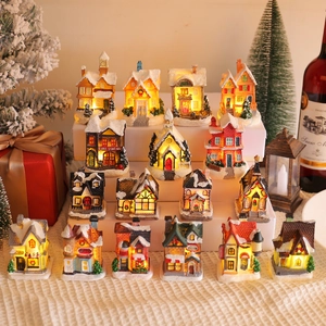 Mini maisons de Noël en résine avec éclairage LED et effet de neige pour décoration