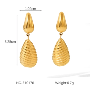 Detailed size specifications and weight for teardrop-shaped 18k gold earrings