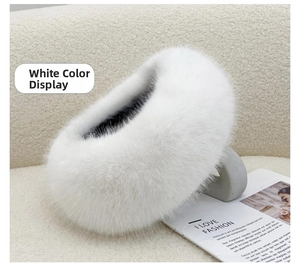 Witte nepbont pluche winter hoofdband muts, dikke warme pluche dameshoed detail.