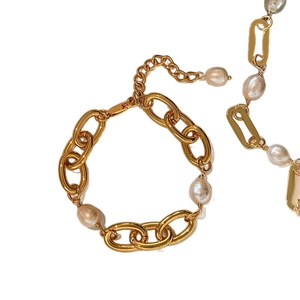 18k gold plated chain bracelet with natural baroque pearls and adjustable link closure