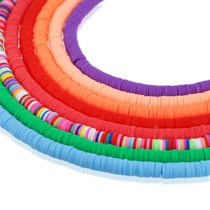 Fili di perline colorate in argilla polimerica per bracciali e collane fatti a mano