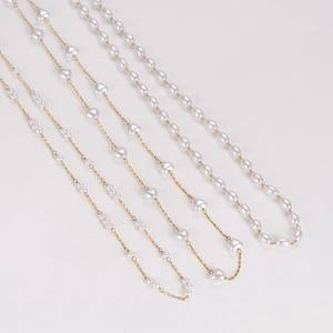 Vintage style gold chain necklace featuring heart-shaped pearls and elegant oval beads