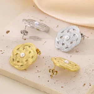 Boucles D'oreilles Puces Fleur Évidée En Acier Inoxydable Avec Künstliche Perle De Coquille Blanche Bijoux Rétro