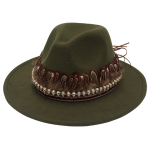 Σκούρο πράσινο καπέλο Fedora με πλατύ γείσο, φτερά και διακοσμητικά κρανία
