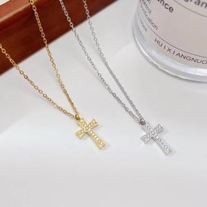 Exquis Collier Pendentif Croix en Acier Inoxydable Pour Femmes Brillant Strass Incrusté Bijoux de Mode Hip Hop Or Argent Plaqué Chaîne Cadeau