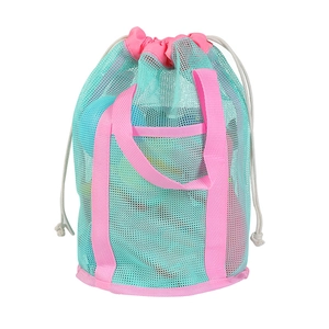 Bolsa de playa de malla verde menta con asas rosas para guardar juguetes de arena