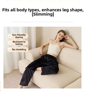 Détail du pantalon de pyjama en flanelle noire montrant la texture épaisse et douce