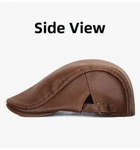 Vue latérale de la casquette plate en cuir marron grainé avec boucle de réglage en métal