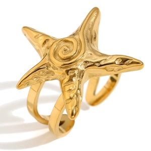 Textured 18K gold starfish ring featuring a unique double-band design on a white background