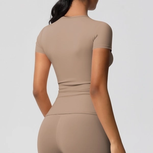 Vue arrière du t-shirt de yoga kaki slim en maille sans couture pour le fitness