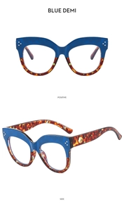 Vista frontale e laterale della montura cat-eye blu tartarugato con rivetti in metallo