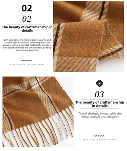 Détail de l'écharpe à carreaux marron avec fibres douces et longues franges décoratives