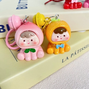 Süße Schlüsselanhänger mit Obstpuppen, bunten Glocken und Harzanhängern in Rosa und Orange