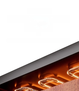 Detail of cutting board showing 12.5% moisture control and 21-day low-temperature drying technology