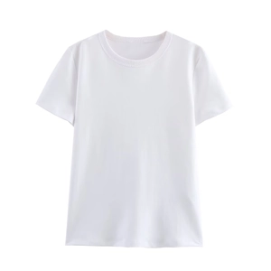 Détail à plat d'un T-shirt blanc classique à col rond et manches courtes aux coutures nettes