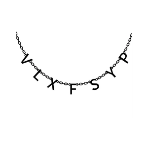 Personalisierte schwarze Edelstahlkette mit sieben markanten hängenden Großbuchstaben