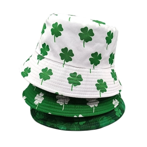 Chapeau bob réversible avec motif trèfle pour la Saint-Patrick en vert et blanc