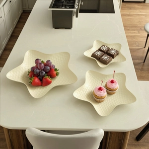 Set of 3 Nordic star-shaped iron trays with hammered cream finish for home decor