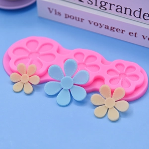 Pink three-hole flower silicone mold for DIY cake mousse and chocolate baking