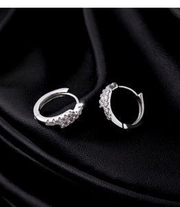 Macro shot of silver S925 earrings with double rows of sparkling VVS1 moissanite diamonds