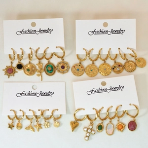 Edelstahl Ohrring-Set in Gold mit Meeresmotiven wie Sonne, Mond und Muscheln