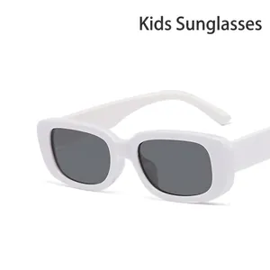 Lunettes de soleil carrées blanches pour enfants avec verres gris foncé anti-UV