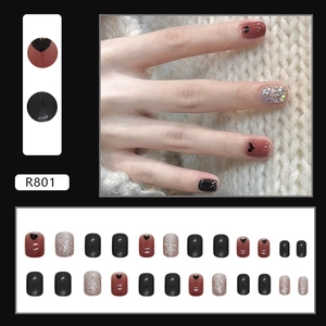 Short glitter press-on nails in black and red with heart pattern, 24pcs manicure set