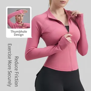 Veste de sport rose ajustée pour femme avec fermeture zippée et manches à passe-pouce