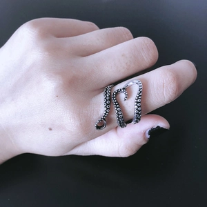 Vintage silver octopus tentacle open ring with a retro textured design for men and women