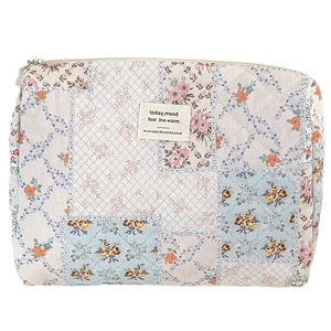 Quilted floral patchwork makeup bag with large capacity for travel and daily storage