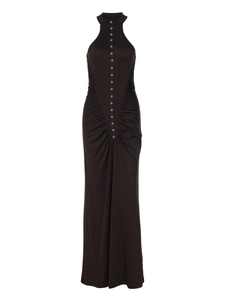 Vestido largo ajustado sin mangas con cuello halter y detalles plisados