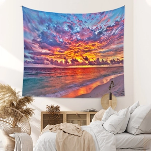 Détail du tissu de la tapisserie murale avec vagues d'océan violettes et orange au coucher