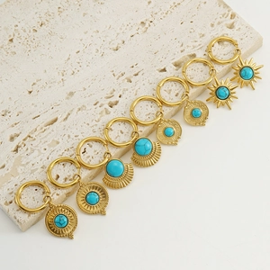 Ensemble de créoles en acier inoxydable plaqué or 18 carats avec pierres turquoise