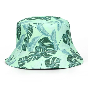 Vue détaillée du chapeau bob vert menthe avec motif feuilles de monstera et couture