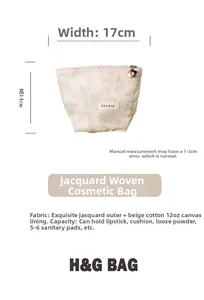 Détail du tissu jacquard blanc et de la doublure en coton d'une pochette de maquillage