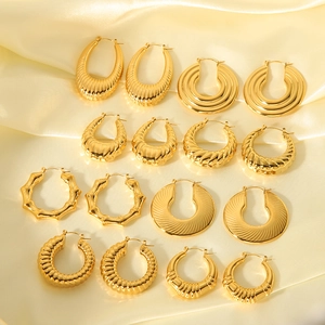 Ensemble de boucles d'oreilles en acier inoxydable plaqué or 18 carats sur soie