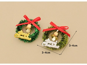 Miniature Christmas wreaths with red bows and golden bells for dollhouse decor, 3-4cm size