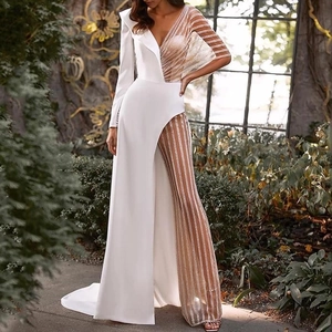 Robe de soirée asymétrique blanche à col V avec tulle à paillettes et fente haute