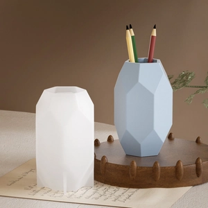 Detailed comparison of hexagonal silicone mold and finished geometric resin pen holder