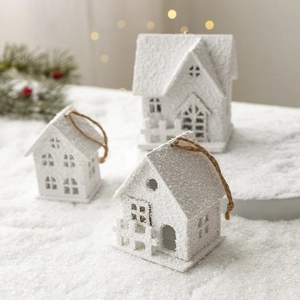 Ornement Suspendu Maison de Neige en Bois de Noël Chalet Ajouré Floqué Blanc Avec Corde de Chanvre Pour Arbre Maison Hiver Fête