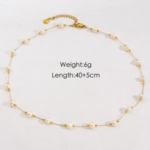 Detailed view of pearl necklace with gold chain showing weight 6g and length 40+5cm
