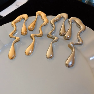 Minimalist lava-style irregular metallic earrings in gold and silver finish